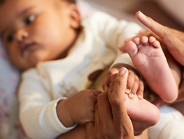 Baby care - Health care - baby massage - fanning foot
