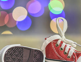 Parents - kids - shoe shopping
